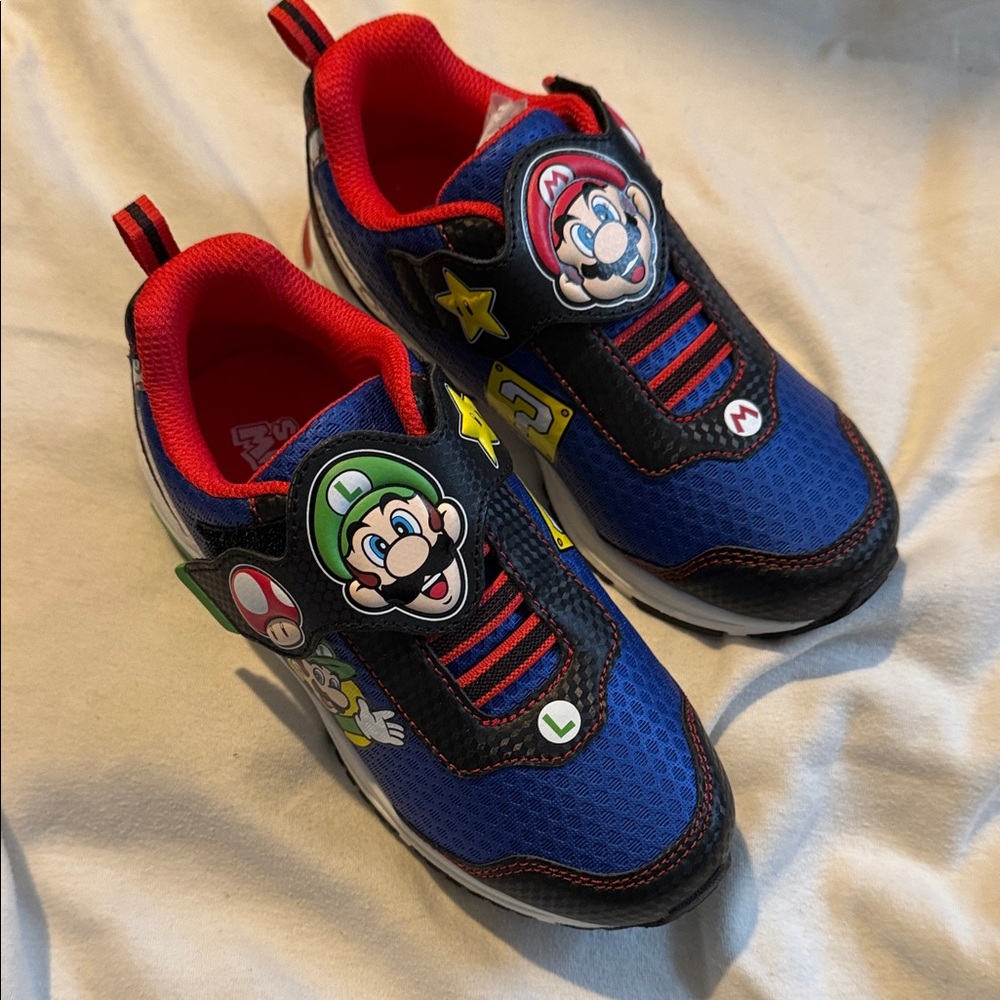 New Super Mario & Luigi light up Sneakers 13